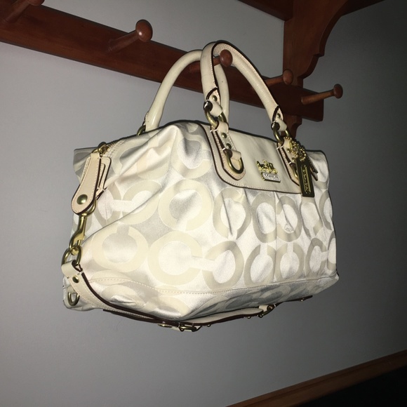 Coach Signature Collection - Picture 2 of 12